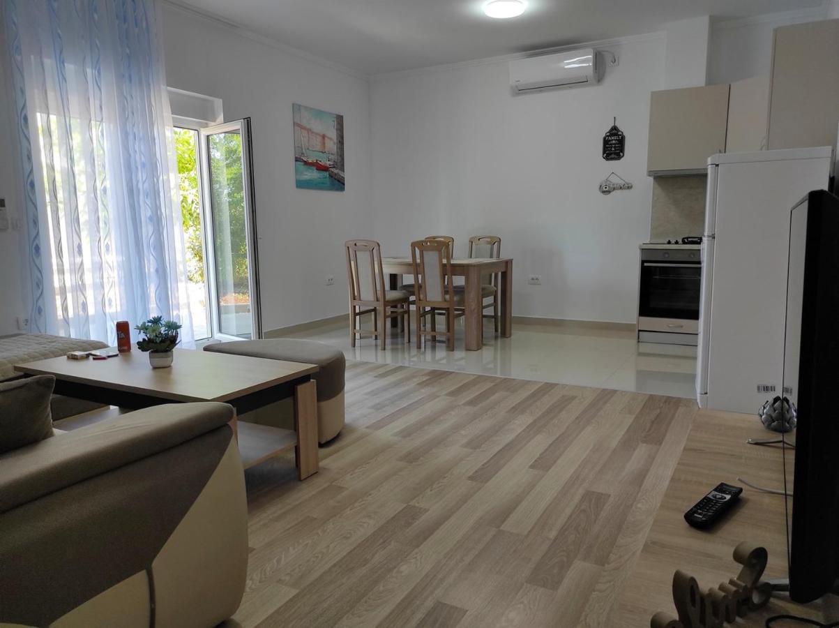 One Bedroom Apartment Gogo With Private Parking Neum Exterior photo